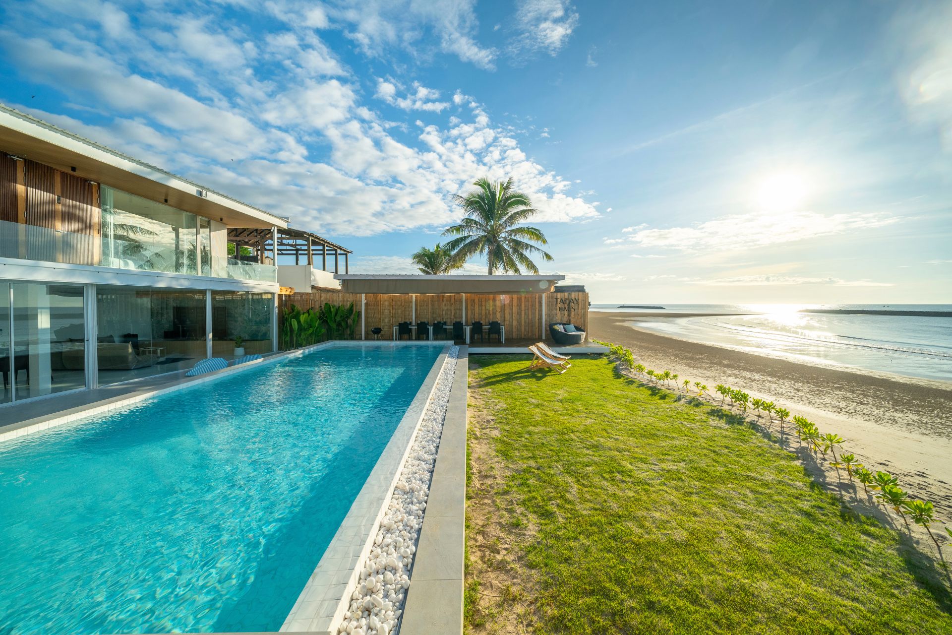 Talay Haus Pool Villa หาดเจ้าสำราญ